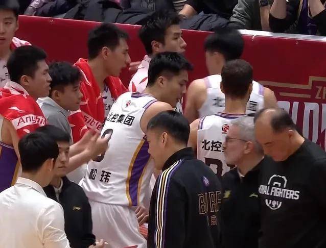 荷甲赛后再迎强敌，浙江队刷新队史纪录，主帅态度——引发热议，年轻球员得到机会的简单介绍